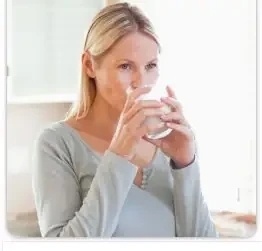Ein Glas Wasser als Begleitung nach der Anwendung
